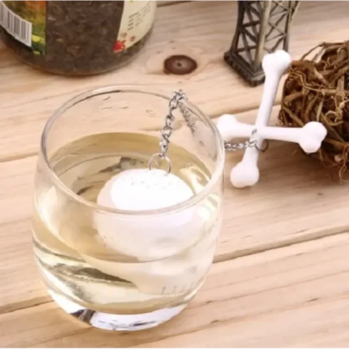 Skull Tea Bones infuser in cup