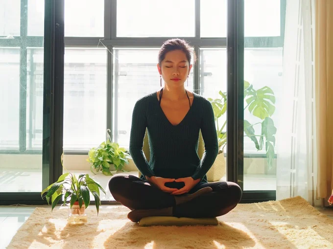 Clinical studies have found that stress has a negative effect on endometriosis. Meditation can help to reduce stress.