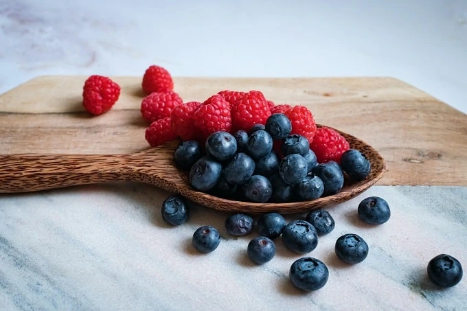 Berries with a dark or vivid colour, such as raspberries and blueberries contain high amounts of antioxidants.